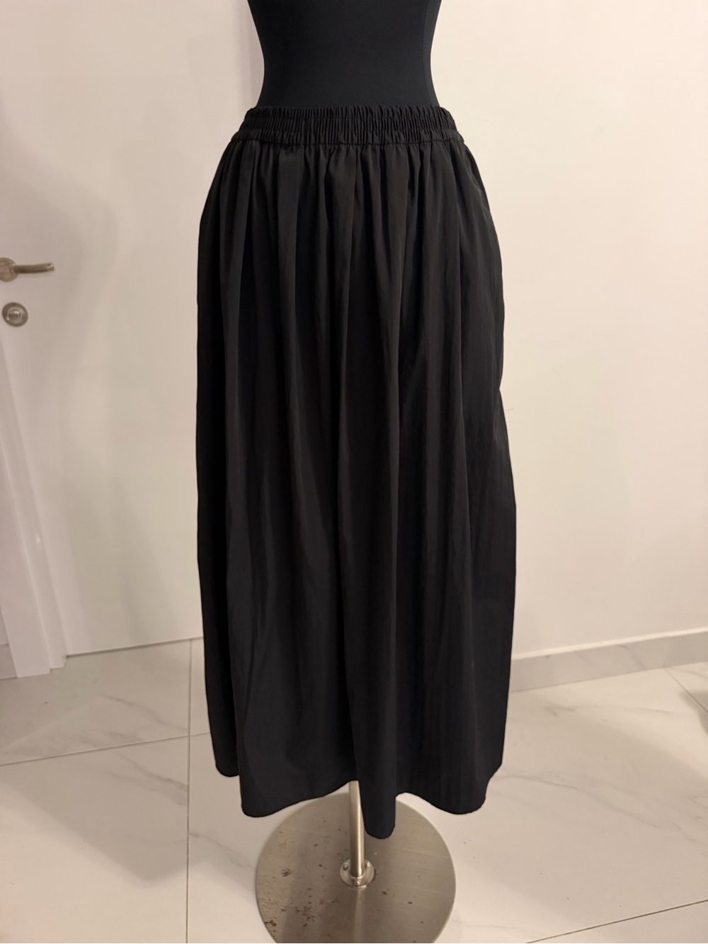 Zara Black Elastic-Waist Maxi Skirt